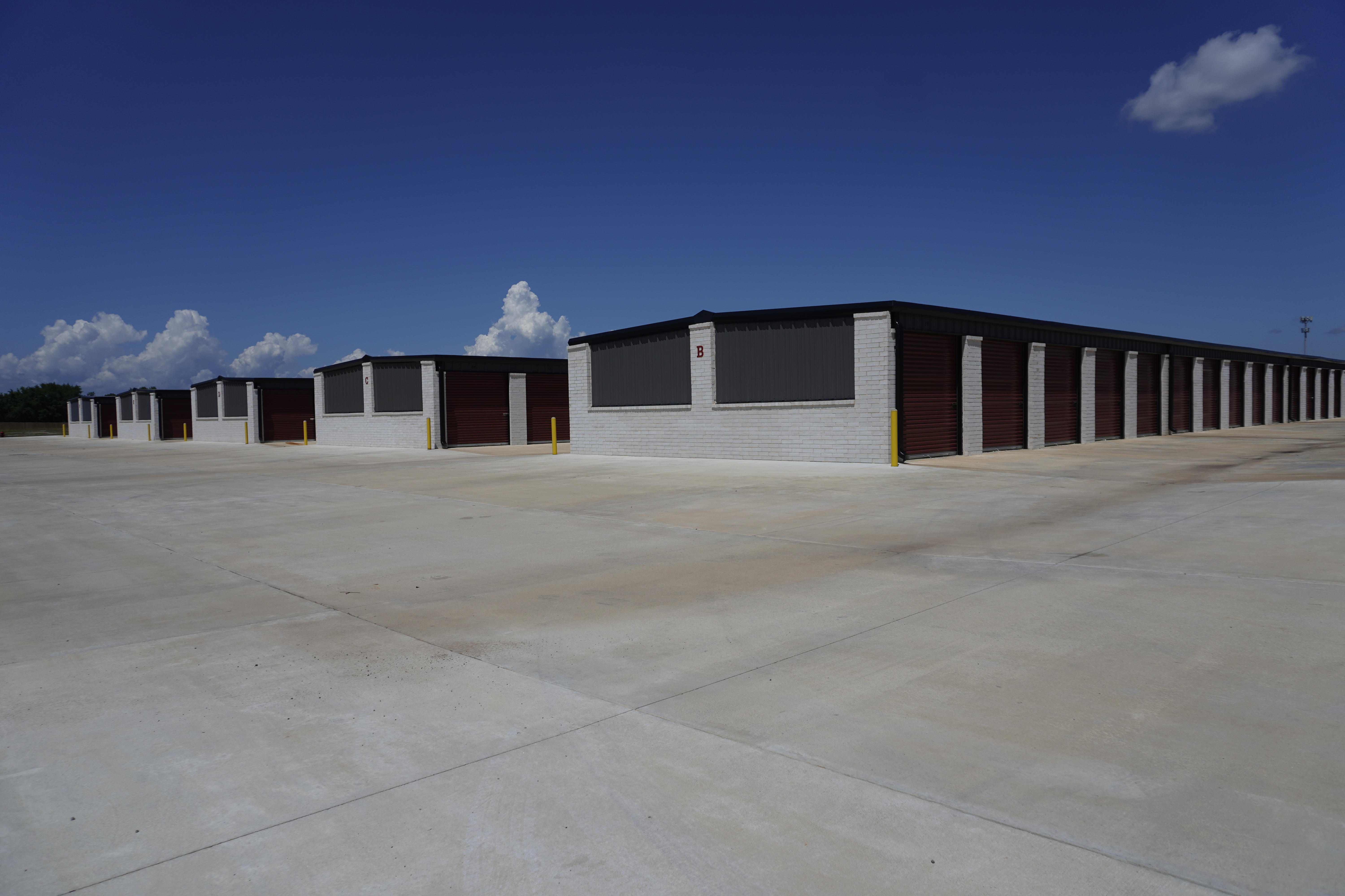Premium construction materials and concrete slabs supplied by Sirron Company for civil engineering projects. Sirron Company construction logo, supplying high-quality construction materials and project services.
